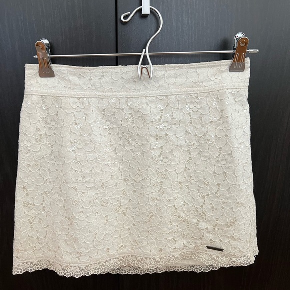 Abercrombie and Fitch white lace skirt. - Picture 5 of 7